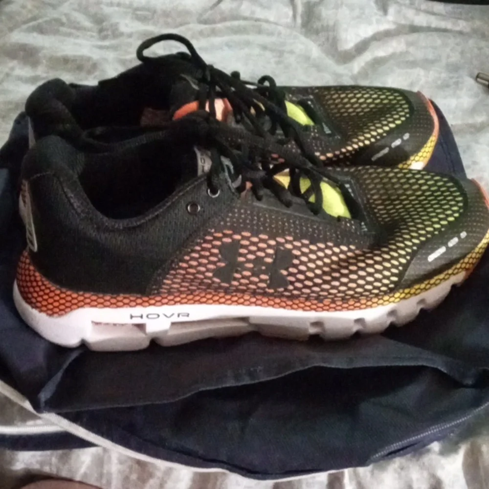 Shoes - Picture 2 of 5